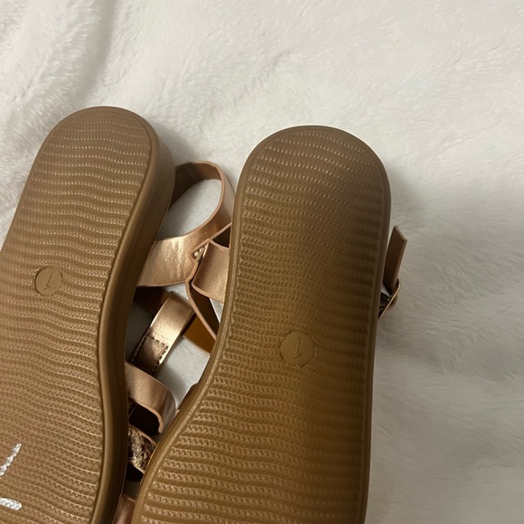 Small scratch - Picture 2 of 6